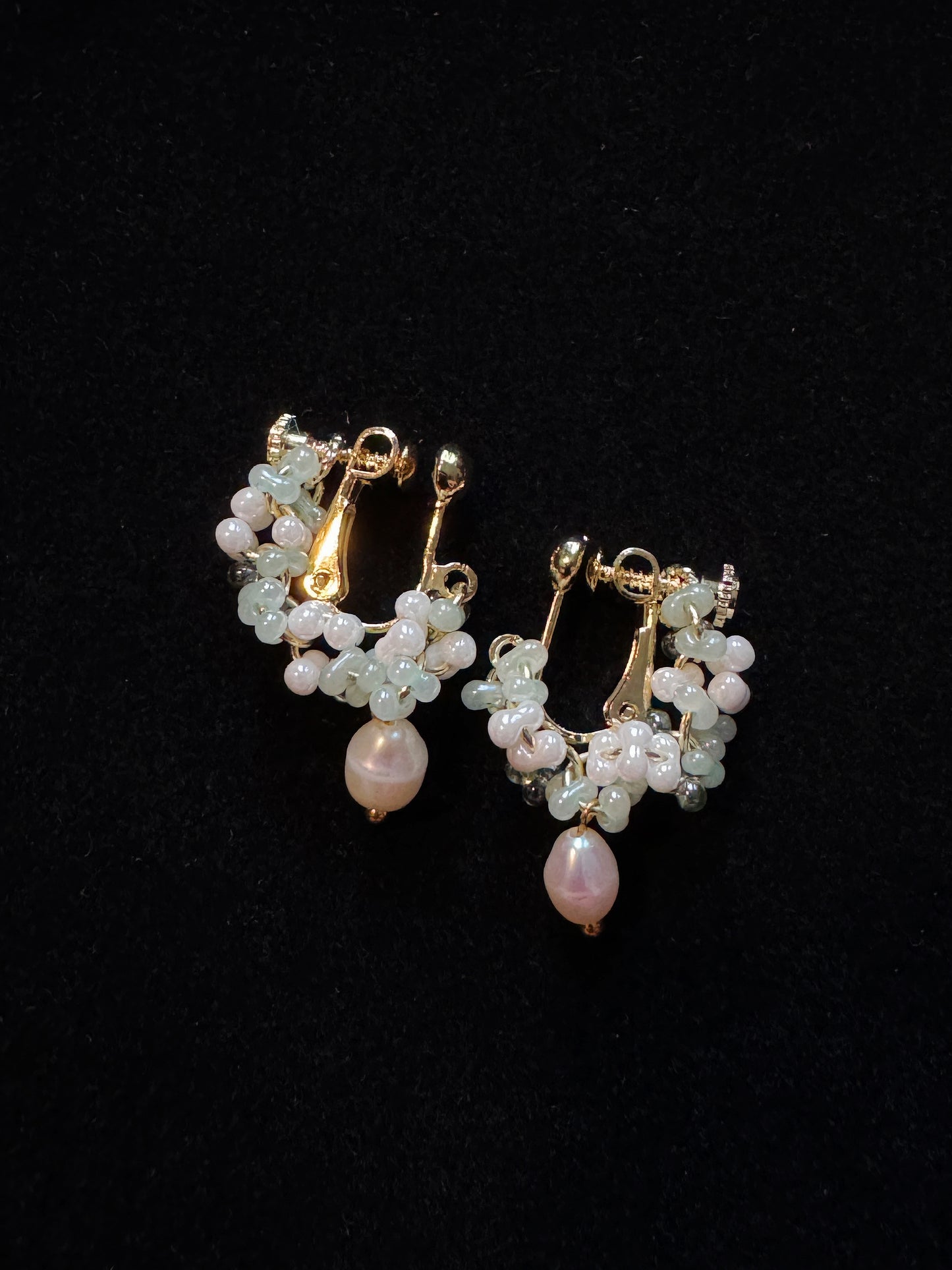 Handmade Green e Czech Beads Clustered Waterdrop-Shaped Freshwater Pearl Ear Clips. pearl clip-on earrings for women.