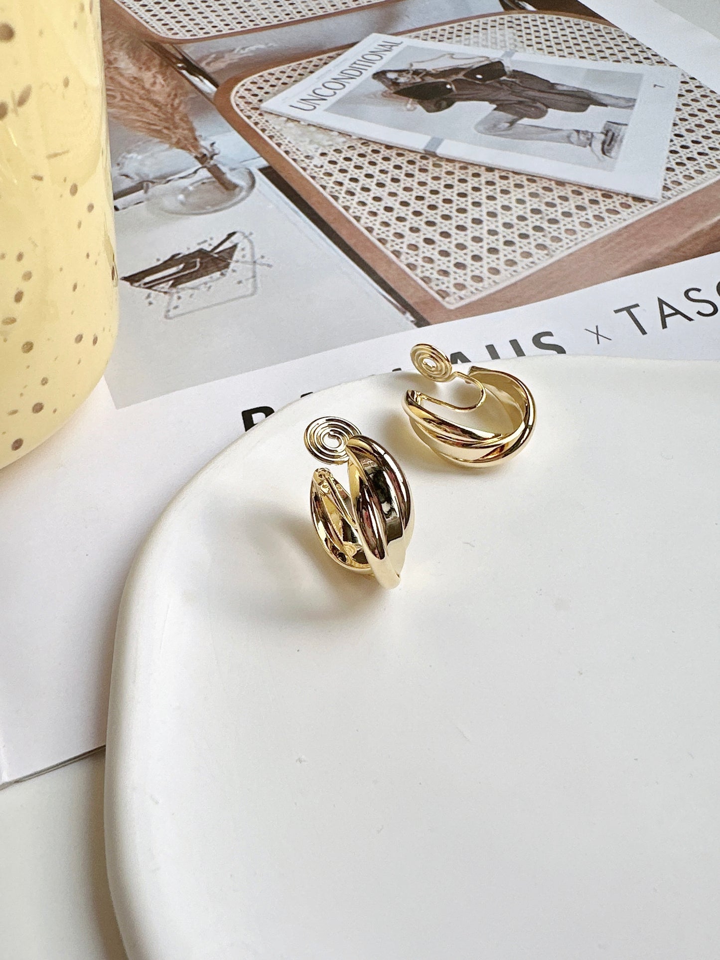 Golden Metal Overlap Clip On Earrings