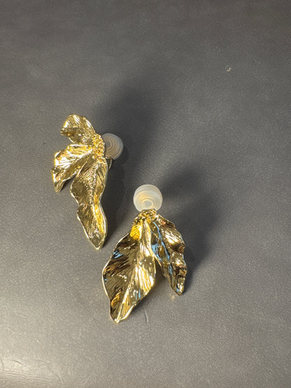 Golden Metal Vintage Style Leaf Shaped Mismatch Clip On Earrings