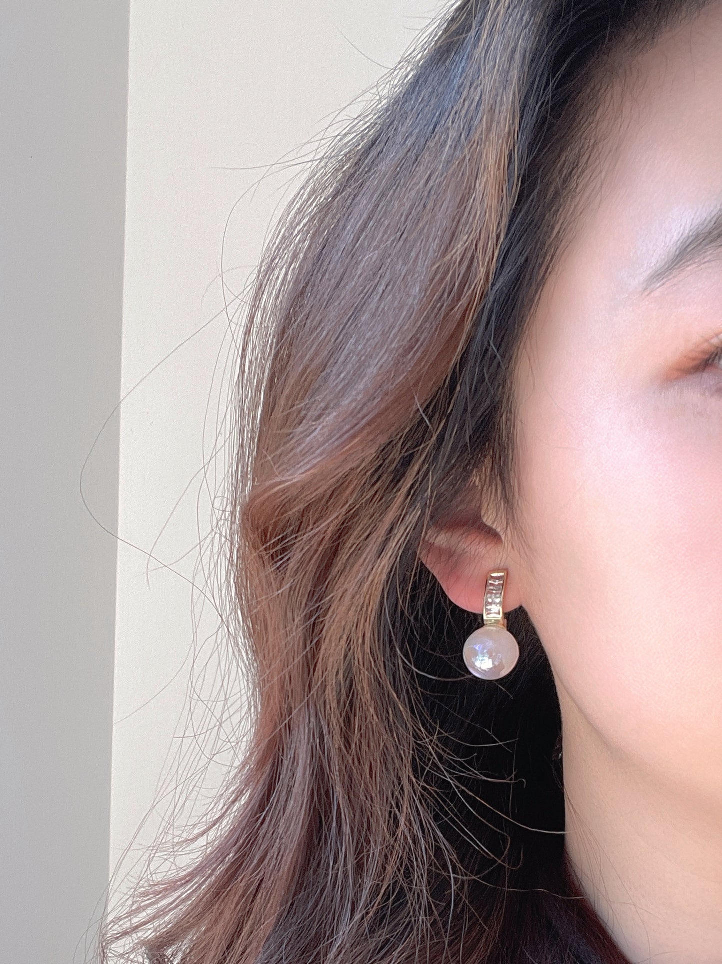 Zircon Reflective Pearl Clip On Earrings