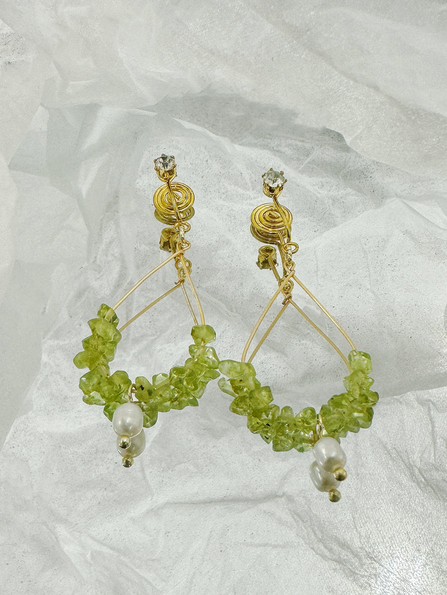 Emerald Dewdrops Peridot & Pearl Geometric Clip-On Earrings Handmade. pearl clip-on earrings for women.