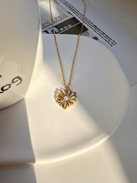 Titanium Steel Golden Vintage Heart Pearlised Necklace