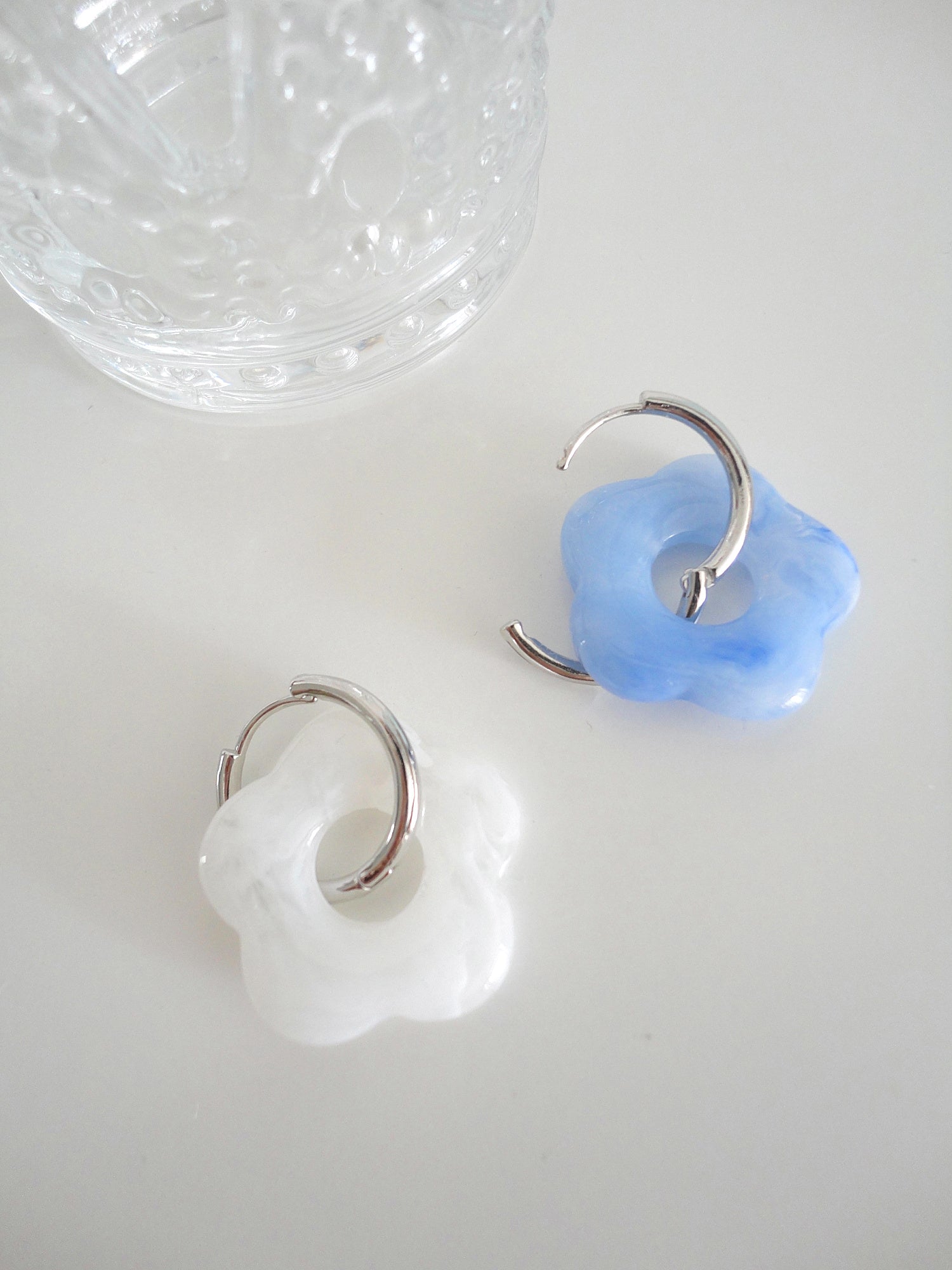 Acrylic Mismatch Blue and White Flower Hoop Earrings