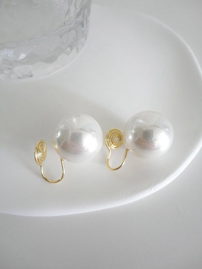 Pearlised Clip On Earrings 1.6cm