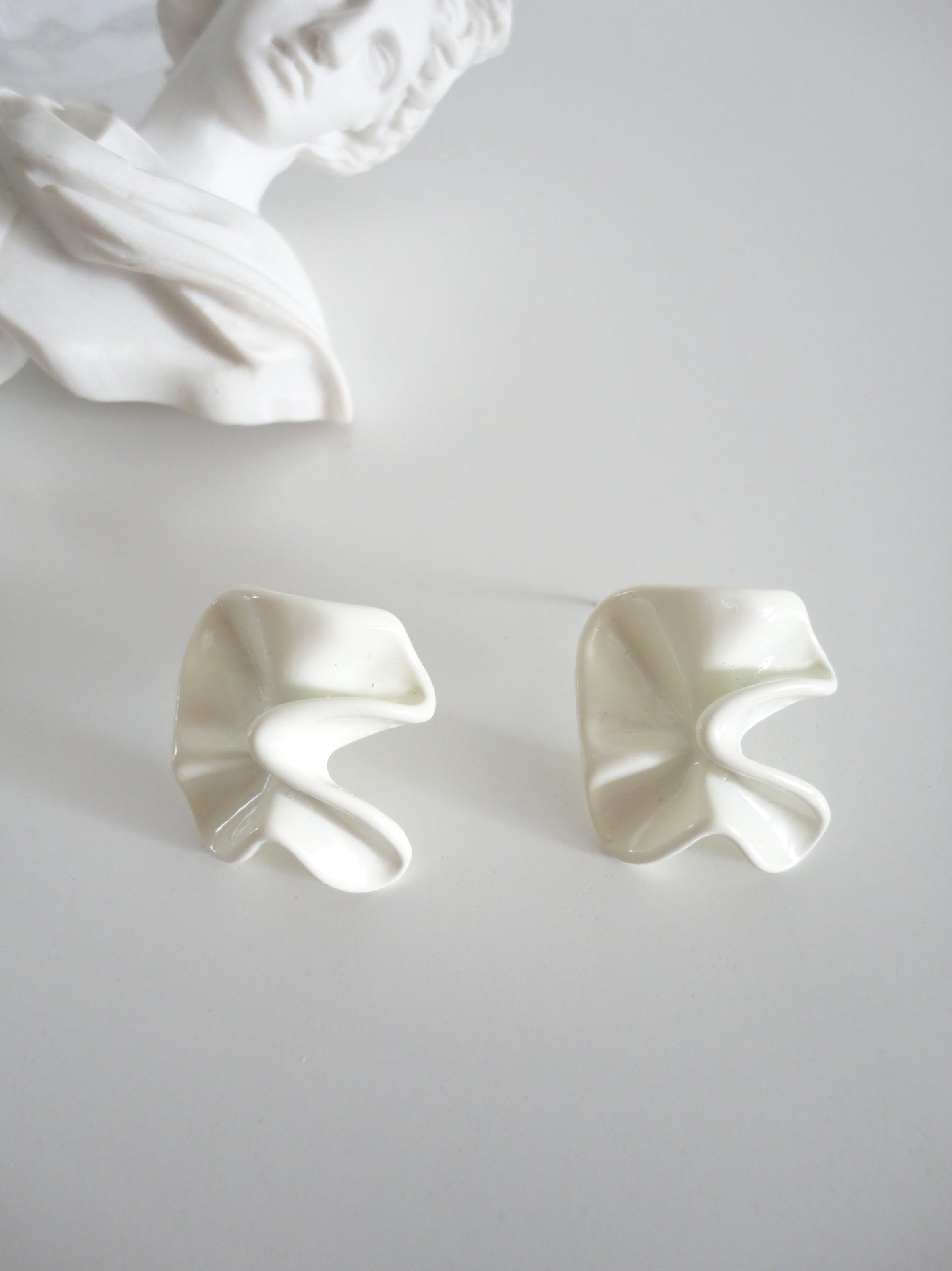 Creamy White Winkled Stud Earrings