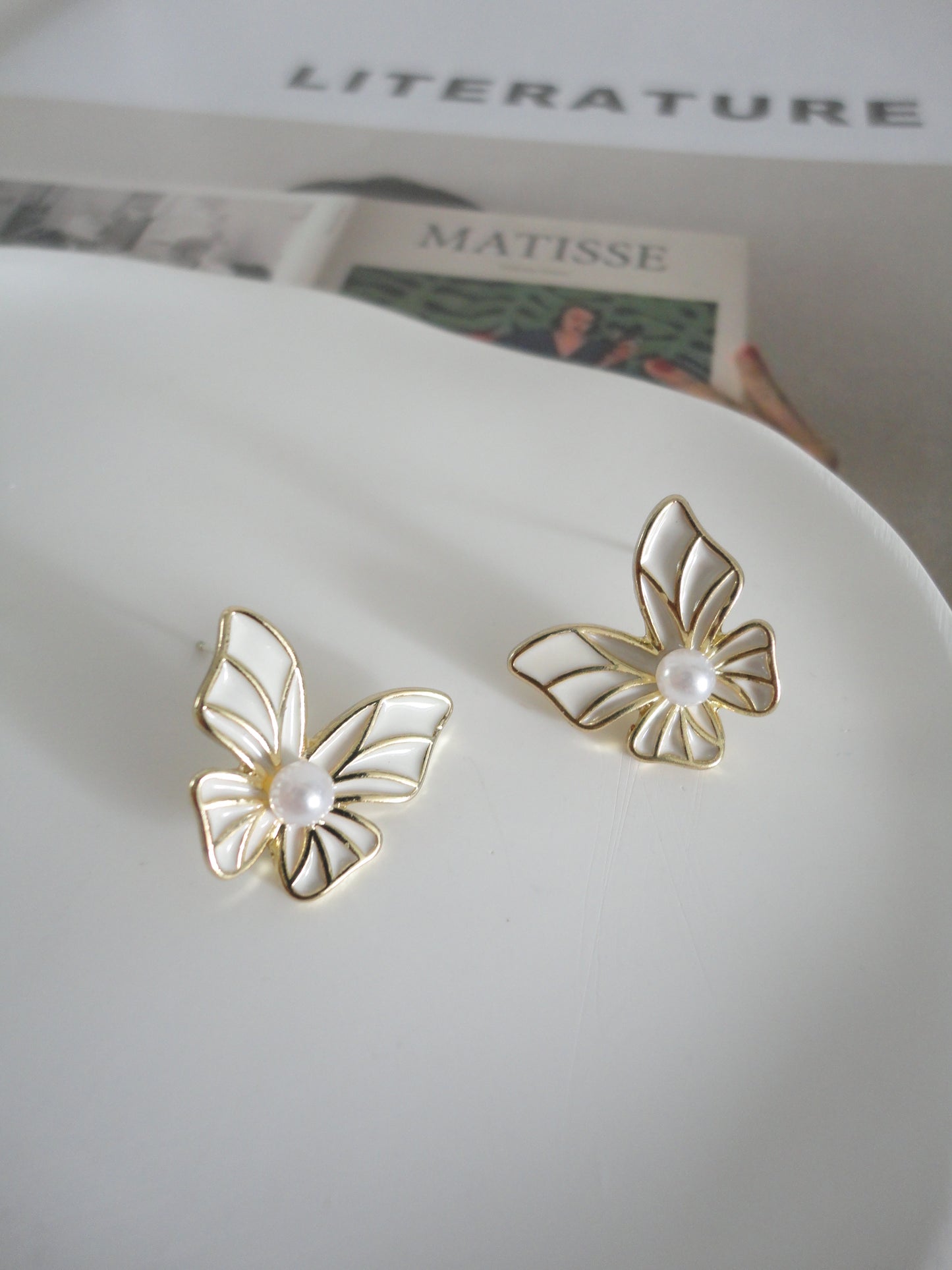 Mini Pearl White Butterfly Stud Earrings