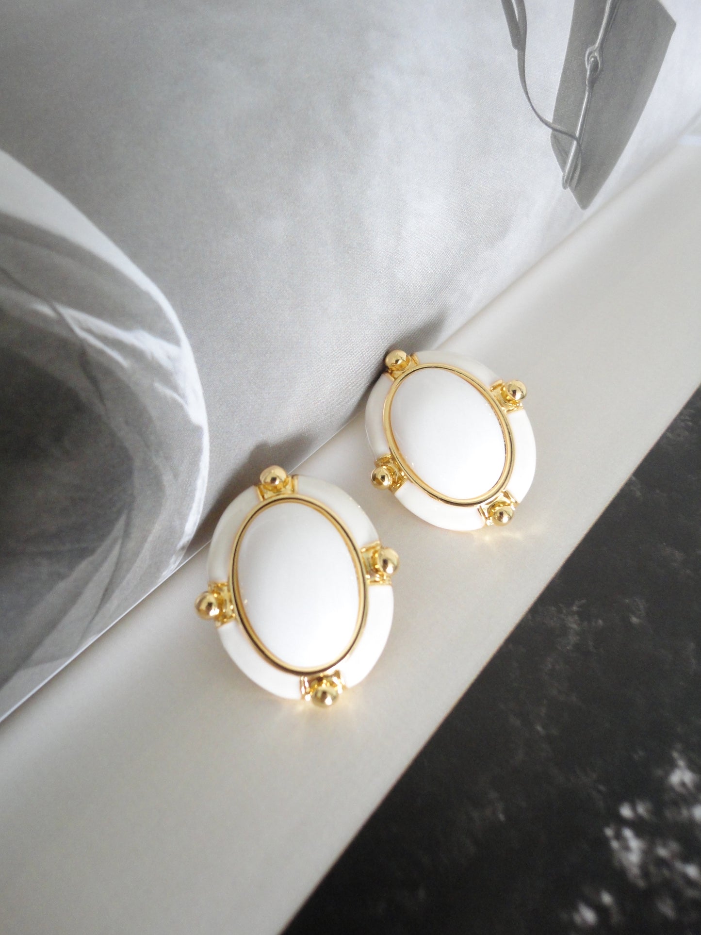 White and Golden Vintage Oval Stud Earrings