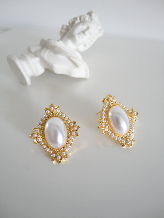 Pearlised Golden Diamond Stud Earrings