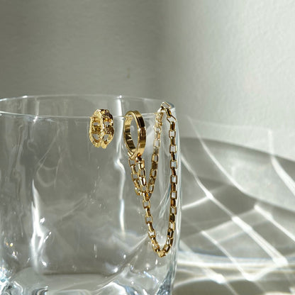 Golden Mismatch Chain Ear Cuff. gold-tone clip-on earrings for women.