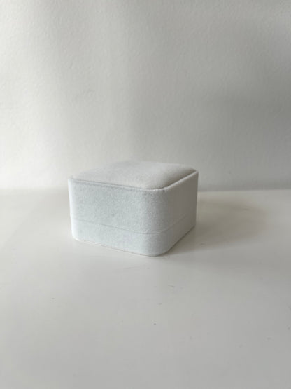 White Square Velvet Necklace Bracelet Box