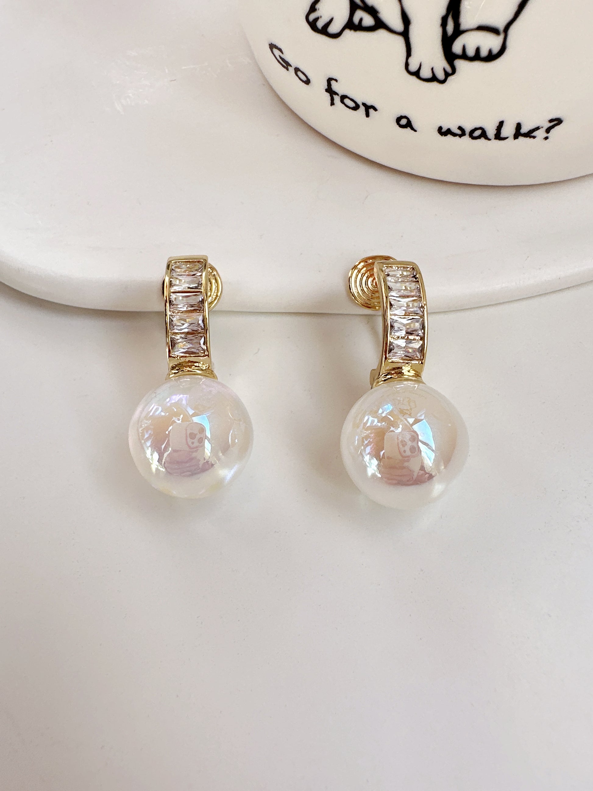 Zircon Reflective Pearl Clip On Earrings